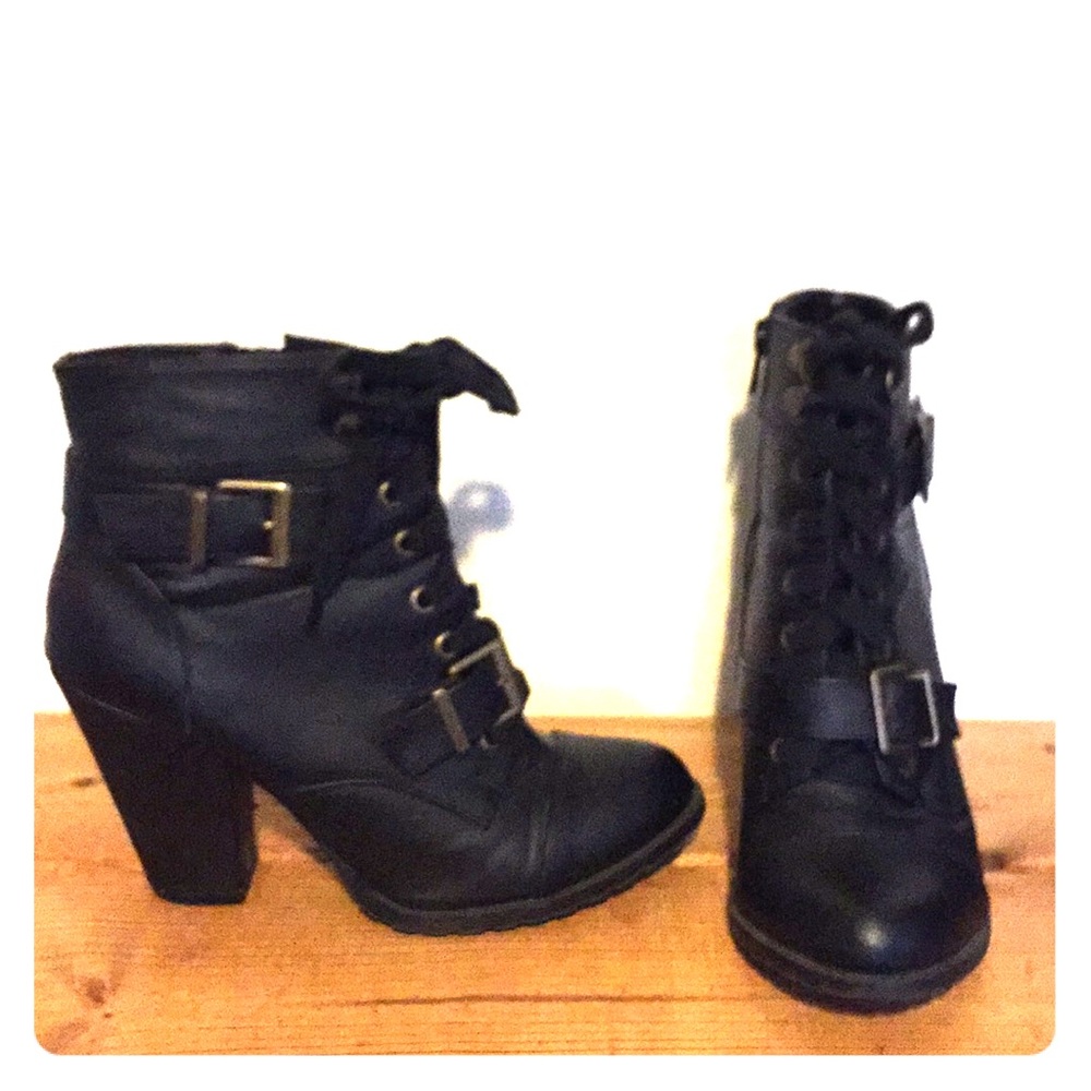 Lace and buckle boot